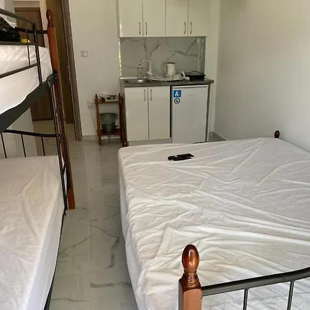 Casa de hóspedes Paralia Apartments *
