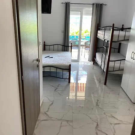 Paralia Apartments *