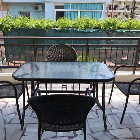 Casa de hóspedes Paralia Apartments